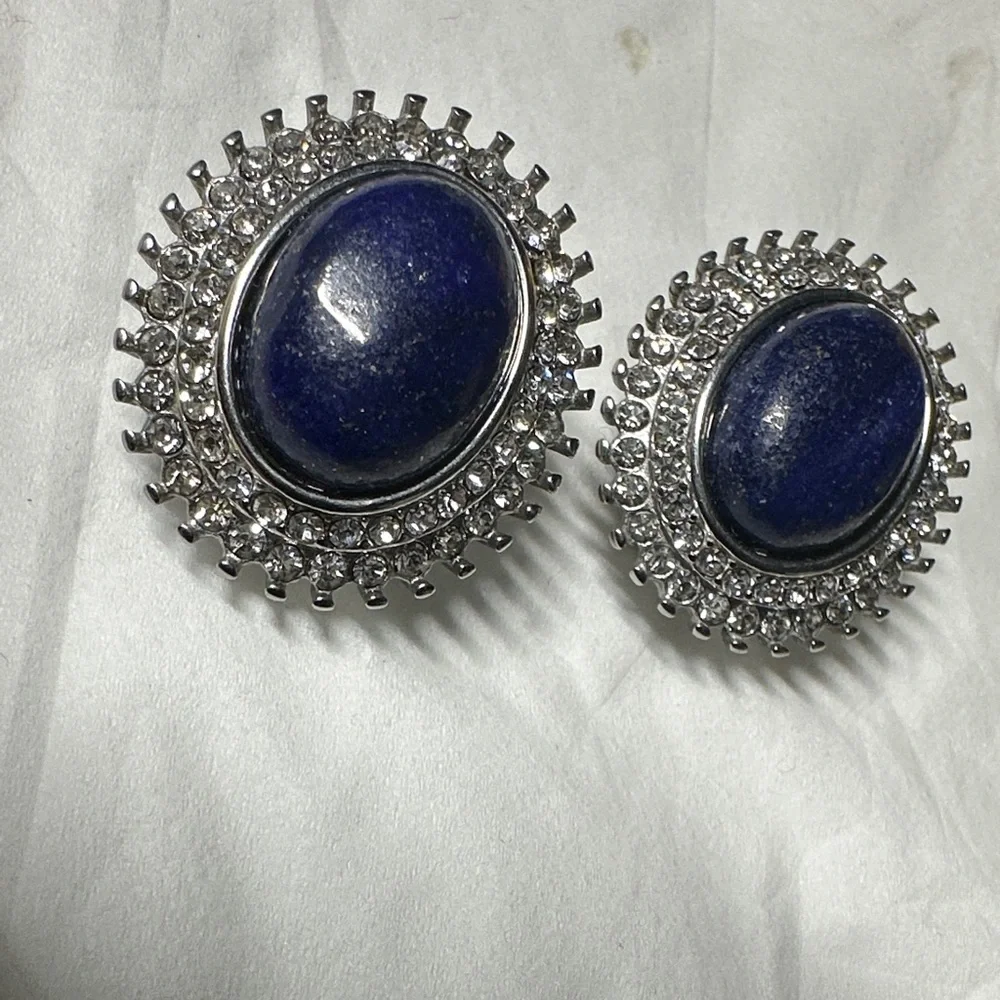This is a pair of vintage silver-tone lapis lazuli cuff links - Picture 2 of 15